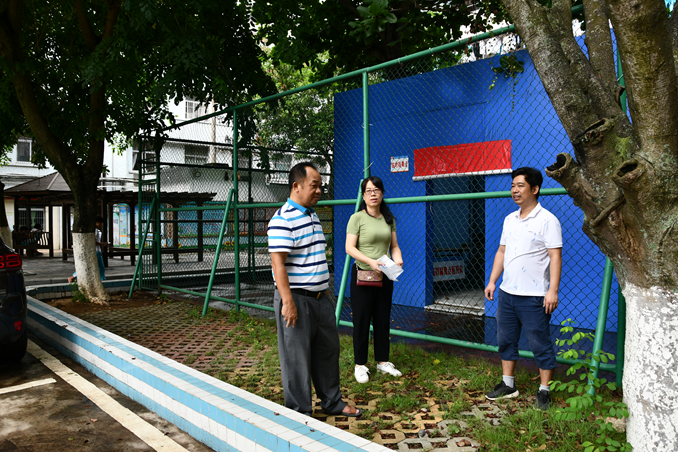 与经济技术学校梁主任沟通防治方案.png