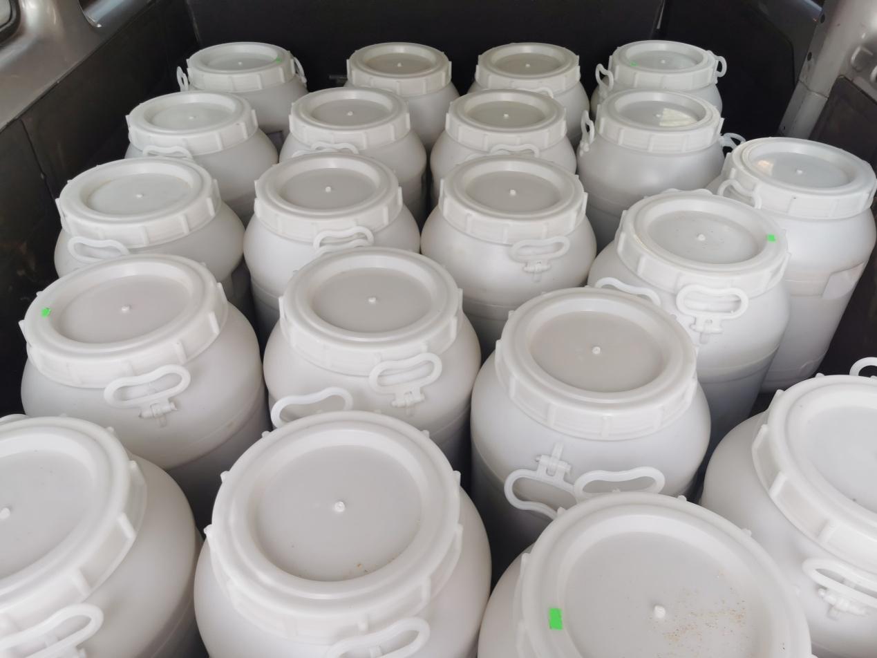 图2 用于撒施作业的捕食螨包装产品.jpg